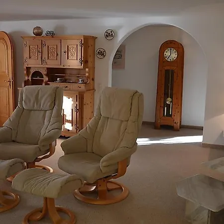 Celerina Sleeps 6 Wifi Apartment